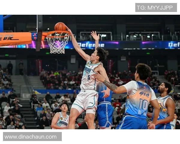 篮网惊艳操作瞬间霸屏全网 热搜第一引发球迷热议 篮网惊艳操作瞬间霸屏全网 热搜第一引发球迷热议